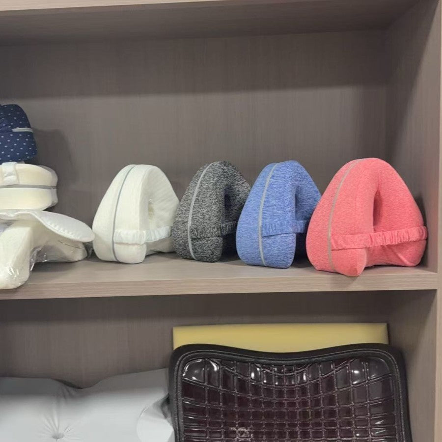 Pernă ergonomică fluture pentru genunchi