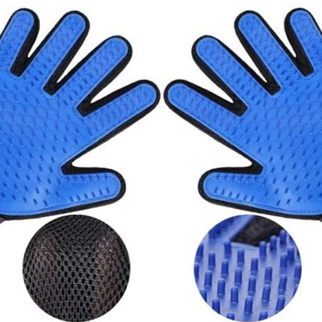 Pet grooming glove for dogs and cats