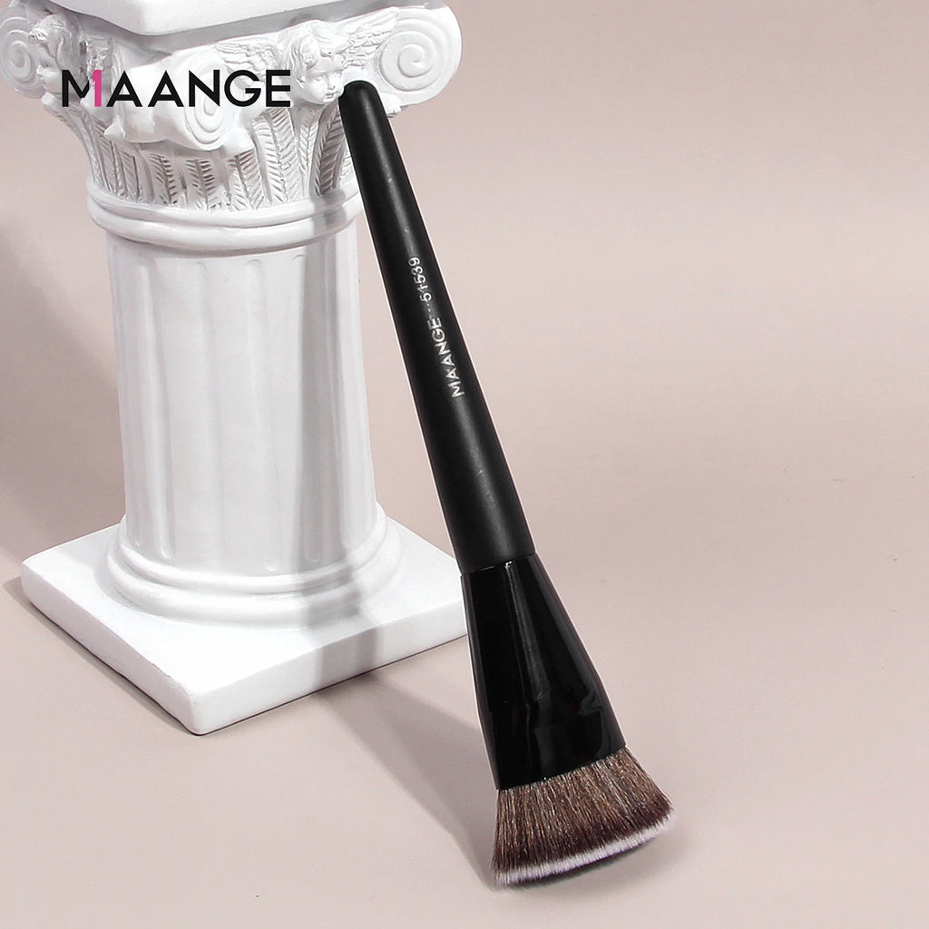 MAANGE Flat Foundation Brush - product image 2