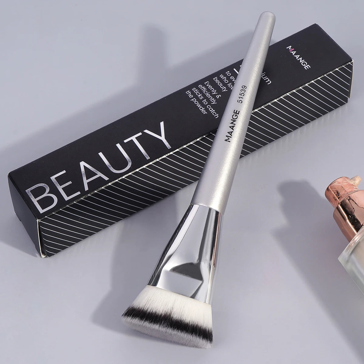 MAANGE Flat Foundation Brush - product image 13